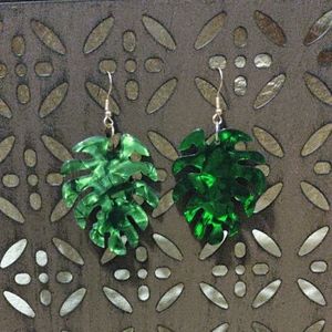 Vibrant Green Leaf Earrings with Textured Design